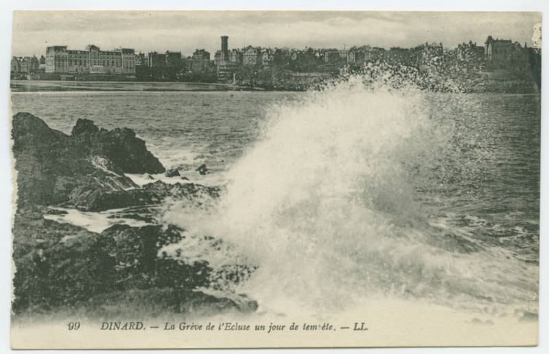 Carte postale ancienne 99 Dinard. _ La Grève de l'Ecluse un jour de tempête. _ Ll.