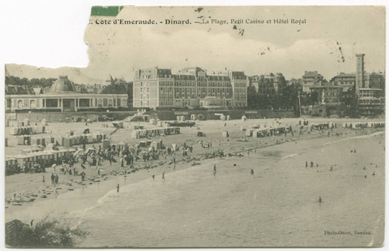 Carte postale ancienne Dinard. _ La Plage, Petit Casino et Hôtel Royal.