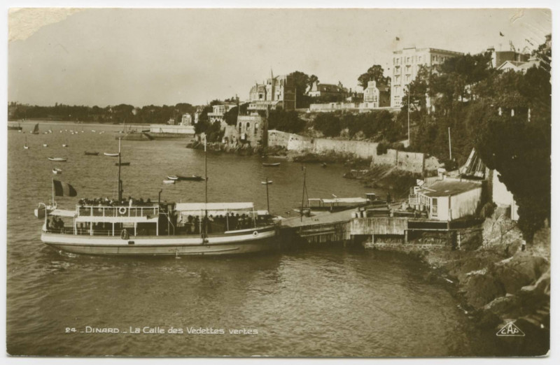 Carte postale ancienne 24. - Dinard. - La Calle des Vedettes Vertes.