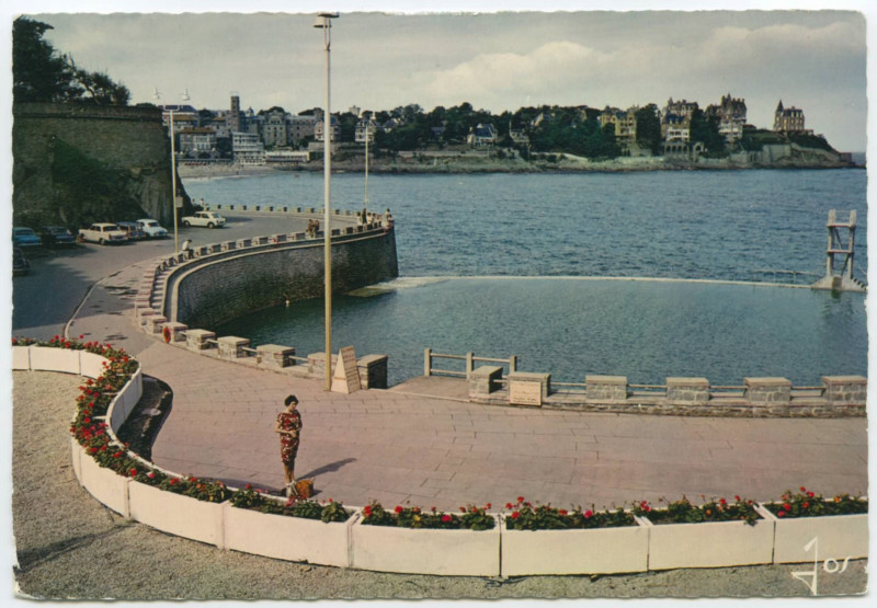 Carte postale ancienne Dinard (I.-et-V.) - Mx 8038 - La piscine de la Porte d'Emeraude.