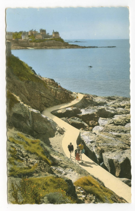 Carte postale ancienne 0008  - Dinard - Promenade à la Pointe du Moulinet.