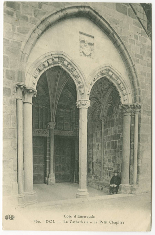 Carte postale ancienne Côte d'Emeuraude  860.  Dol - La Cathédrale - Le Petit Chapitre.