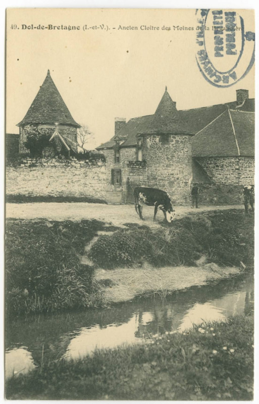Carte postale ancienne 49. Dol-de-Bretagne (I.-et-V.). - Ancien Cloître des Moines de la Begaudière.