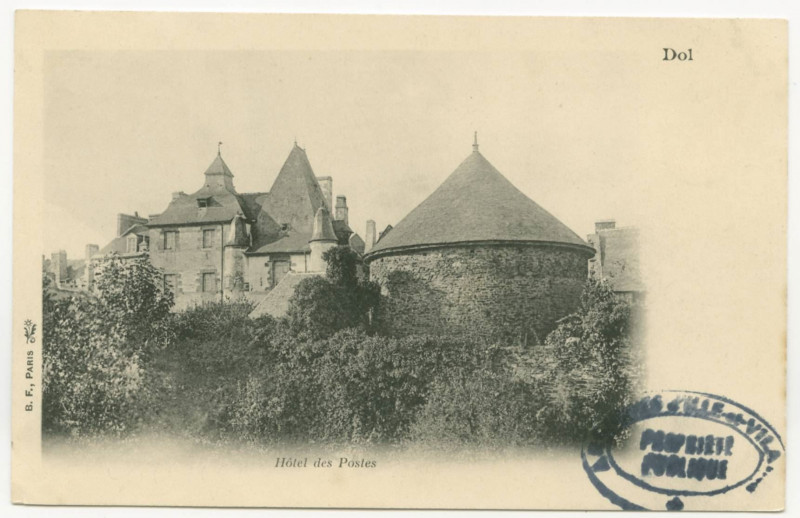 Carte postale ancienne Dol.  Hôtel des Postes.