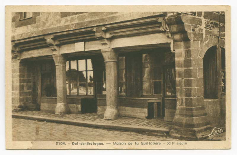 Carte postale ancienne 5104. - Dol-de-Bretagne. - Maison de la Guillotière - XIIe siècle.
