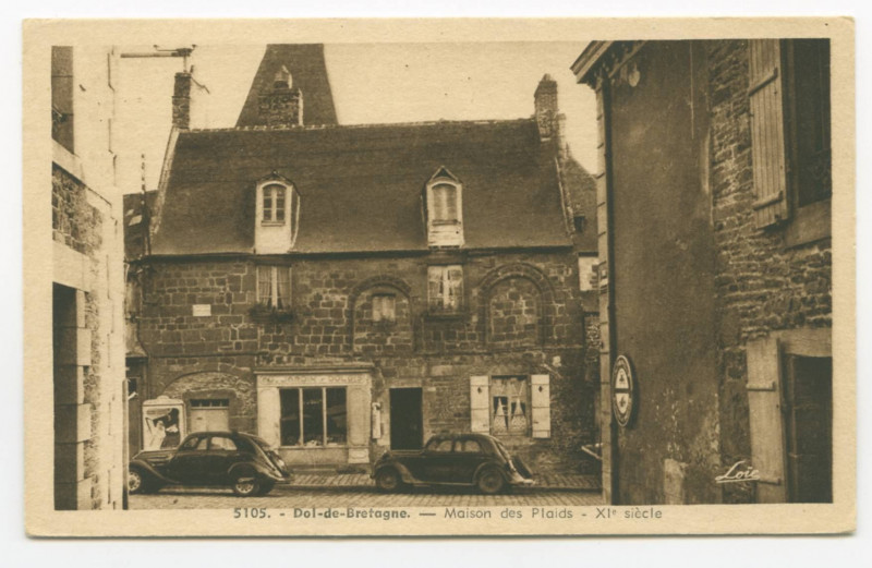 Carte postale ancienne 5105. - Dol-de-Bretagne. - Maison des Plaids - XIe siècle.