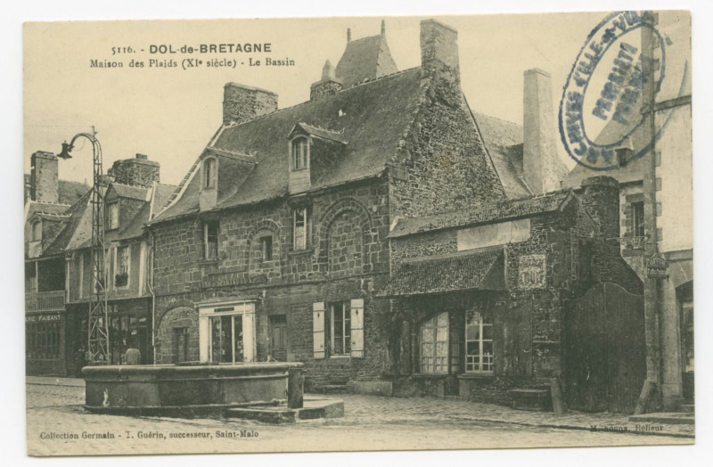 Carte postale ancienne 5116. - Dol-de-Bretagne. Maison des Plaids (XIe siècle) - Le Bassin.