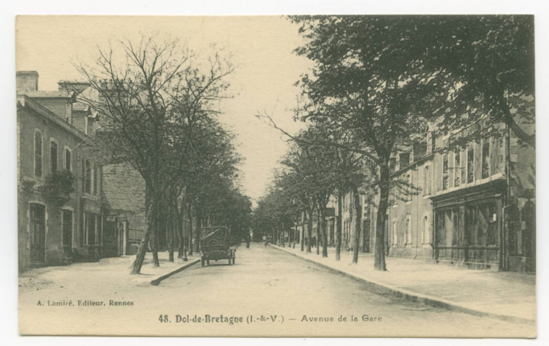 Carte postale ancienne 48. Dol-de-Bretagne (I.-et-V.) - Avenue de la Gare.