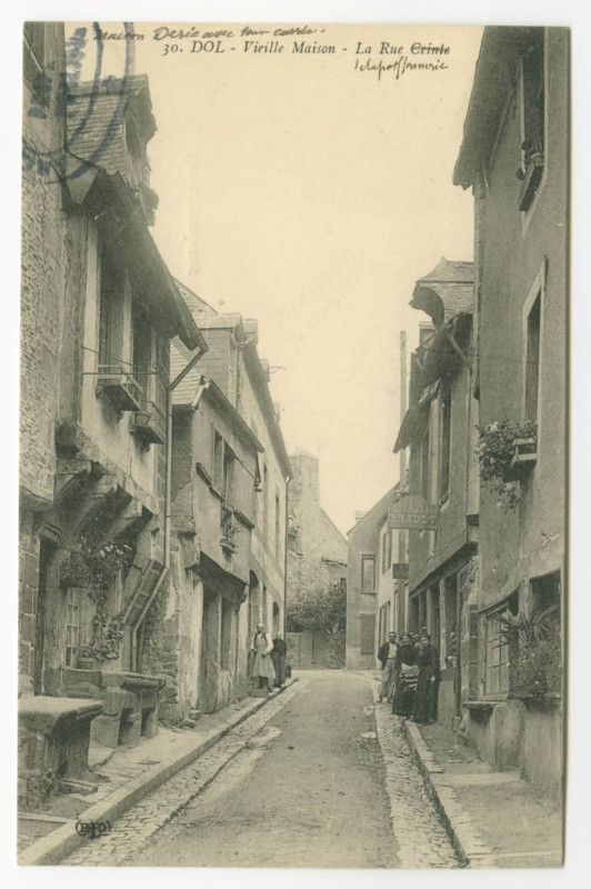 Carte postale ancienne 30. Dol - Vieille Maison - La Rue Ceinte.