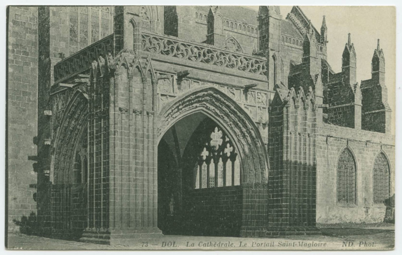 Carte postale ancienne 73 - Dol.  La Cathédrale. Le Portail Saint-Magloire.