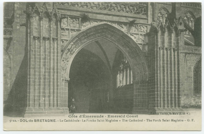 Carte postale ancienne 5122.  Dol-de-Bretagne. - La cathédrale - Le porche Saint-Magloire.