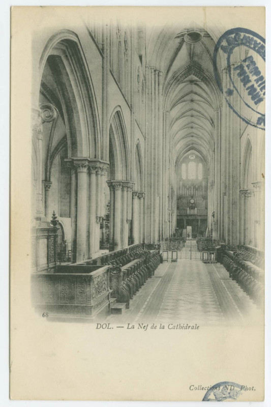 Carte postale ancienne 68  Dol. - La Nef de la Cathédrale.