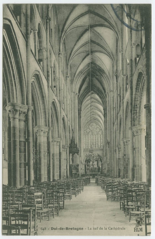 Carte postale ancienne 648 - Dol-de-Bretagne - La nef de la Cathédrale.
