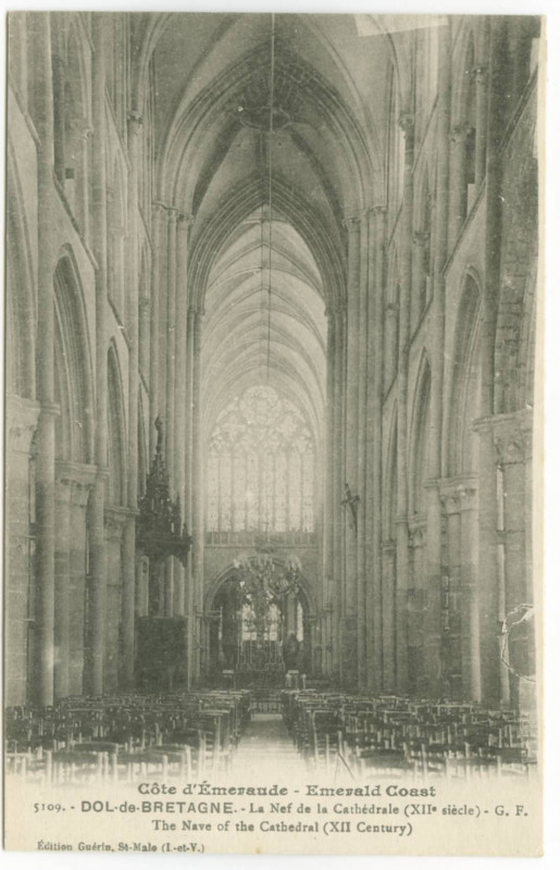 Carte postale ancienne Côte d'Emeraude - Emerald Coast.  5109. - Dol-de-Bretagne. - La Nef de la Cathédrale (XIIe siècle)./ The Nave of the Cathedral (Xii Century).