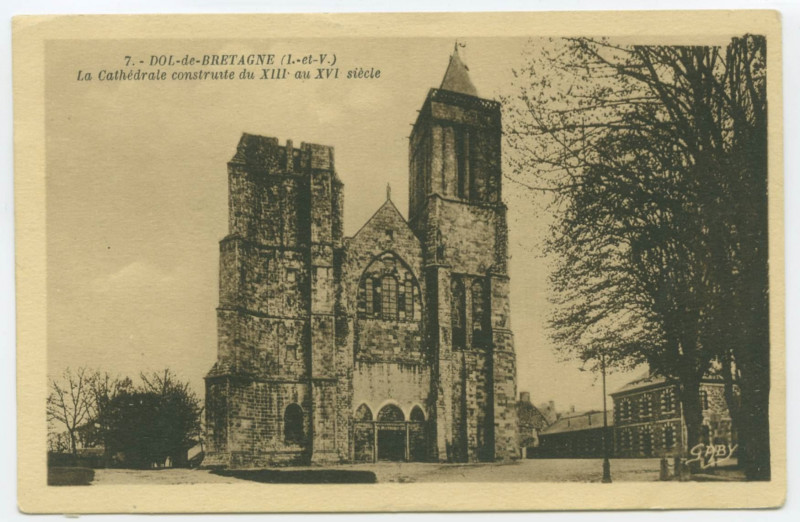 Carte postale ancienne 7. - Dol-de-Bretagne (I.-et-V.) la Cathédrale construite du Xiii au Xvi siècle.