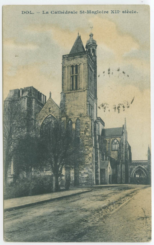 Carte postale ancienne Dol. - La Cathédrale St-Magloire XIIe siècle.