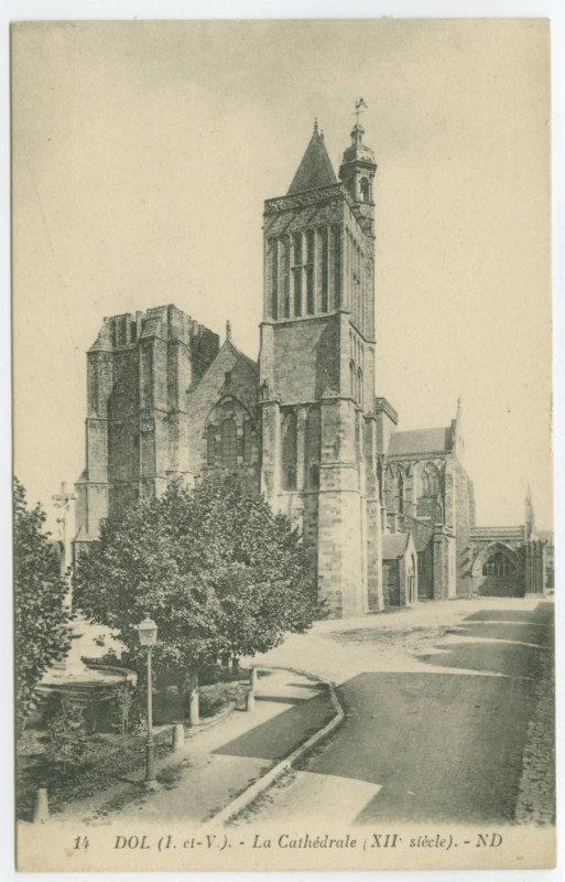 Carte postale ancienne 14  Dol (I.-et-V.). - La Cathédrale (XIIe siècle).