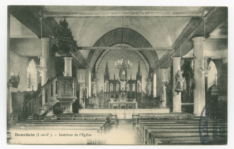 Carte postale ancienne Dourdain  (I.-et-V.). - Intérieur de l'Eglise.