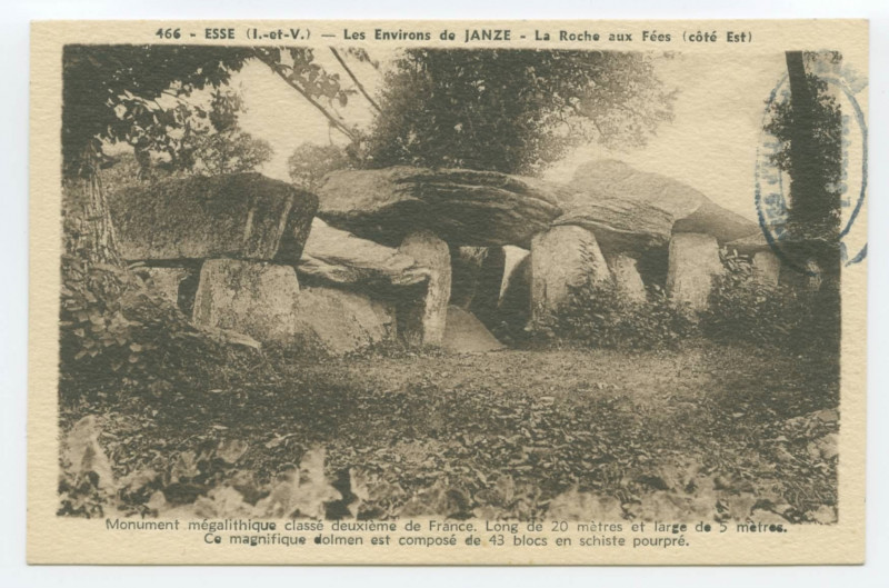 Carte postale ancienne 466 - Esse(I.-et-V.) - Les Environs de Janze - La Roche aux Fées (côté Est).