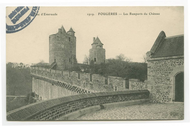 Carte postale ancienne 1919. Fougeres - Les Remparts du Château.