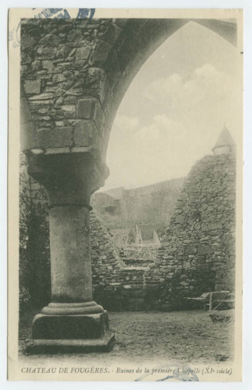 Carte postale ancienne Chateau De Fougeres. - Ruines de la première Chapelle (XIe siècle).