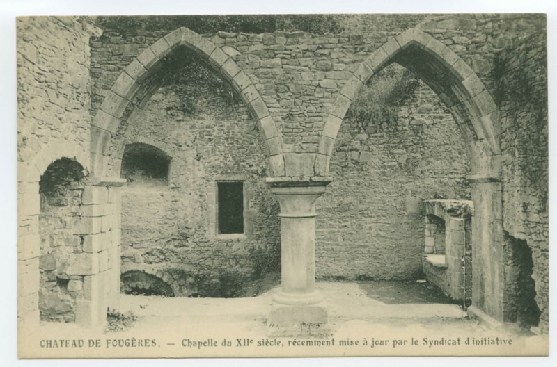 Carte postale ancienne Chateau De Fougeres - Chapelle du XIIe siècle, récemment mise à jour par le syndicat d'initiative.