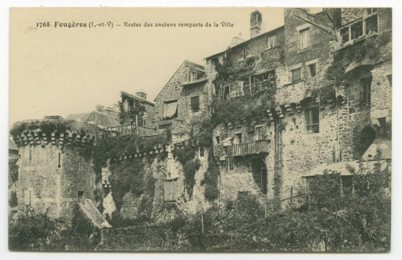 Carte postale ancienne 1768. Fougères (I.-et-V.) _ Restes des anciens remparts de la Ville.