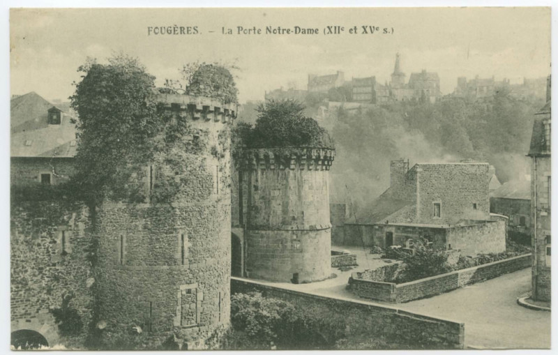 Carte postale ancienne Fougeres. _ La Porte Notre-Dame (XIIe et XVe s.).