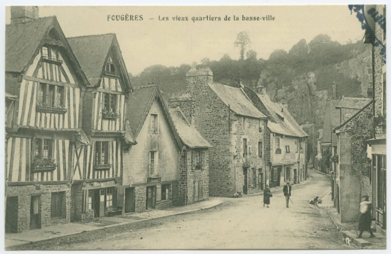 Carte postale ancienne Fougeres _ Les vieux quartiers de la basse-ville.