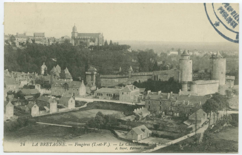 Carte postale ancienne 74 La Bretagne. _ Fougères (I.-et-V.). _ Le Château et Saint-Léonard vus du Rocher du Lion.
