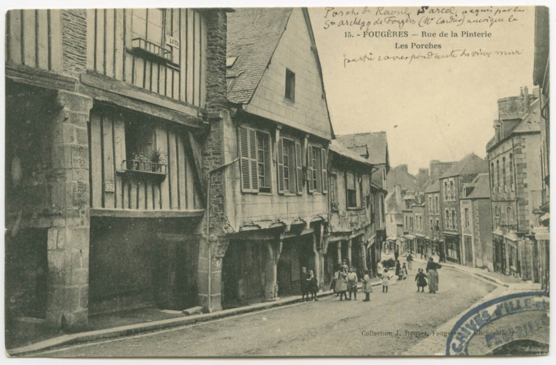 Carte postale ancienne 15. - Fougeres _ Rue de la Pinterie - Les Porches.