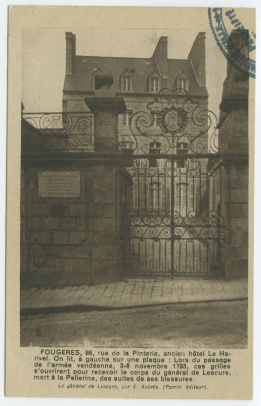 Carte postale ancienne FOUGERES, 86, Rue de la Pinterie, ancien hôtel Le Harivel.