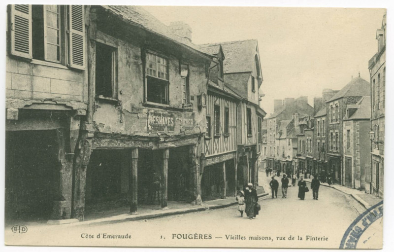 Carte postale ancienne Fougeres  -  Vieilles maisons, Rue de la Pinterie.