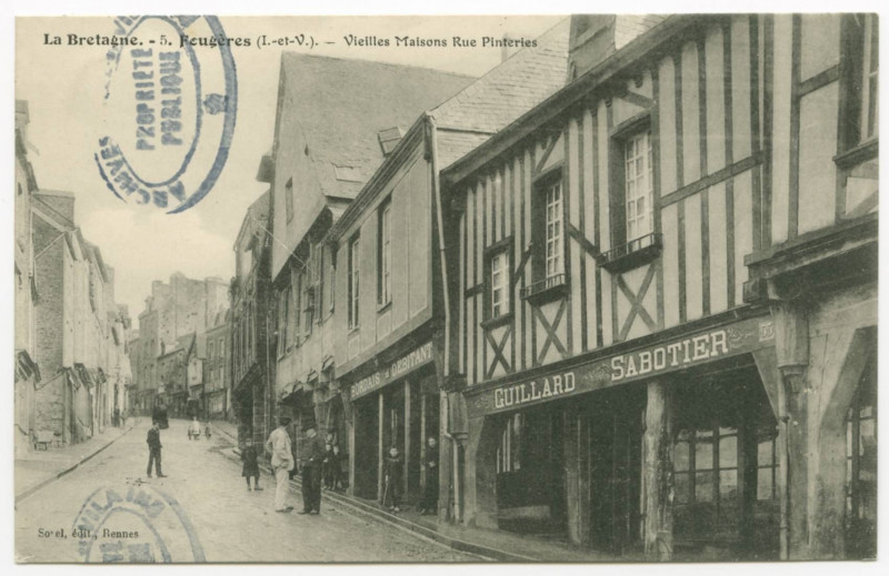 Carte postale ancienne La Bretagne. - 5.  Fougères (I.-et-V.). - Vieilles Maisons Rue Pinterie.