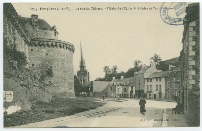 Carte postale ancienne 1744. Fougères (I.-et-V.) - La Rue du Château. - Flèche de l'Eglise St-Sulpice et Tour Surienne.