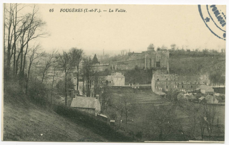 Carte postale ancienne 16  Fougeres (I.-et-V.). - La Vallée.