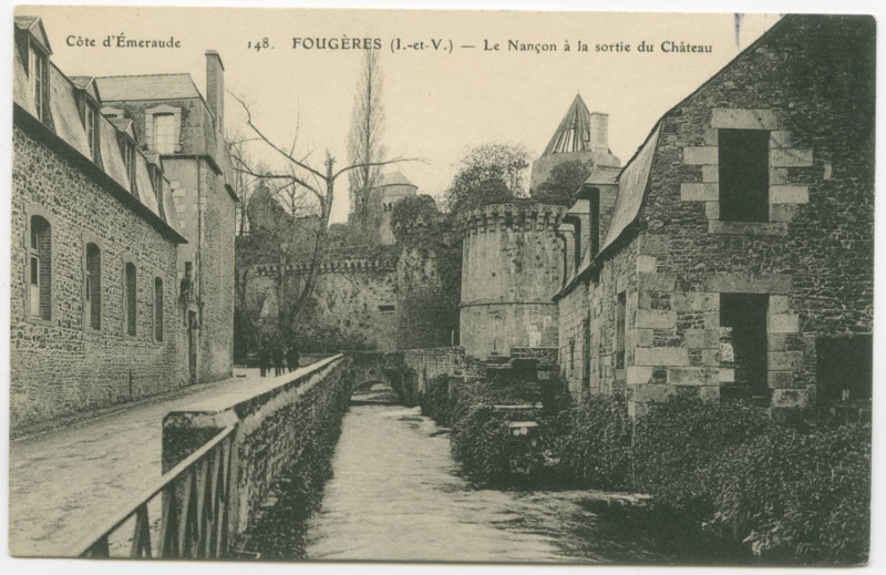 Carte postale ancienne 148  Fougeres - Le Nançon à la sortie du château.