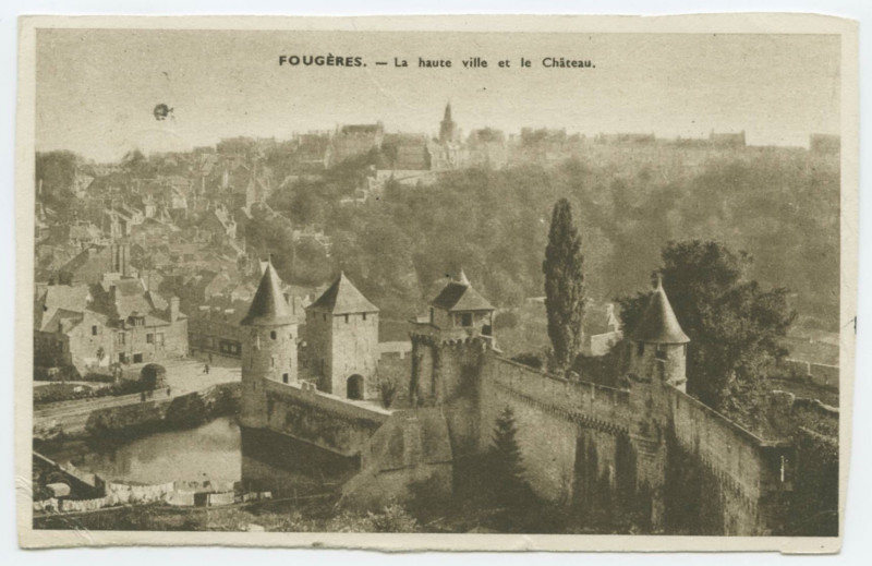 Carte postale ancienne Fougeres - La haute ville et le château.