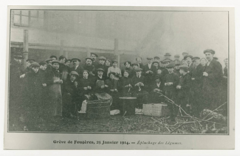 Carte postale ancienne Grève de Fougères, 25 Janvier 1914. - Epluchage des Légumes.