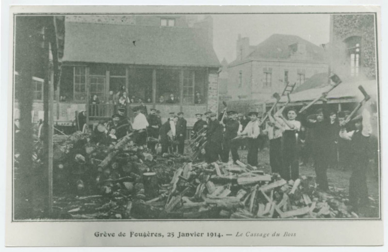 Carte postale ancienne Grève de Fougères, 25 Janvier 1914. - Le Cassage du Bois.