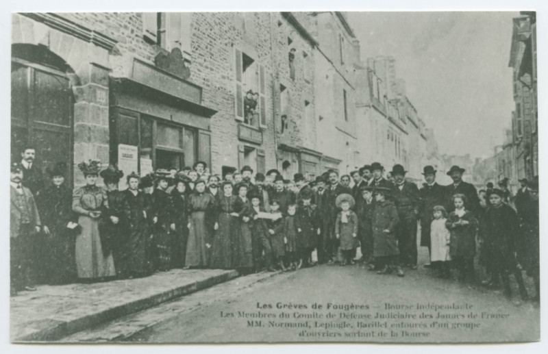 Carte postale ancienne Les grèves de Fougères - Bourse indépedante. Les membres du comité de défense judiciaire des jaunes de France...