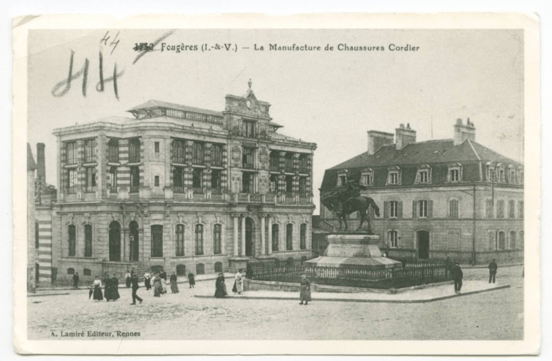 Carte postale ancienne Fougères (I.-&-V.) - La Manufacture de Chaussures Cordier.
