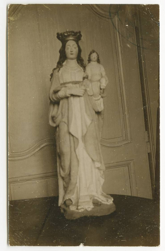 Carte postale ancienne Statue d'ue vierge à l'enfant.