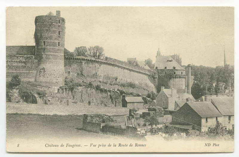 Carte postale ancienne 8 Château de Fougères. - Vue prise de la Route de Rennes.