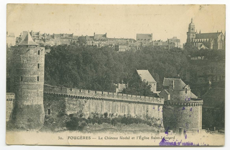 Carte postale ancienne 30. Fougeres - Le Château féodal et l'Eglise Saint-Léonard.