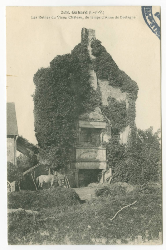 Carte postale ancienne 2438. Gahard (I.-et-V.). Les Ruines du Vieux Château, du temps d'Anne de Bretagne.