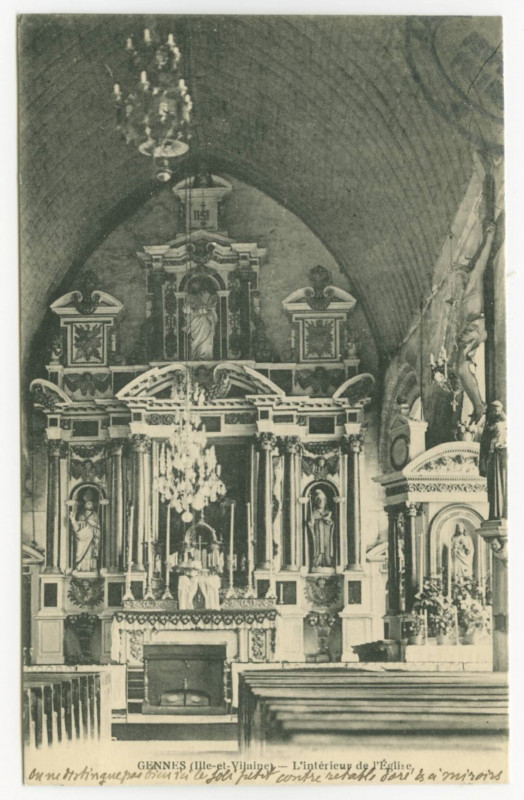 Carte postale ancienne Gennes (Ille-et-Vilaine) - L'Intérieur de l'Eglise.