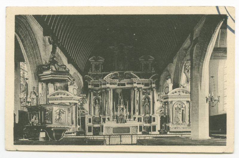 Carte postale ancienne Intérieur de l'Eglise de Gennes sur Seiche.
