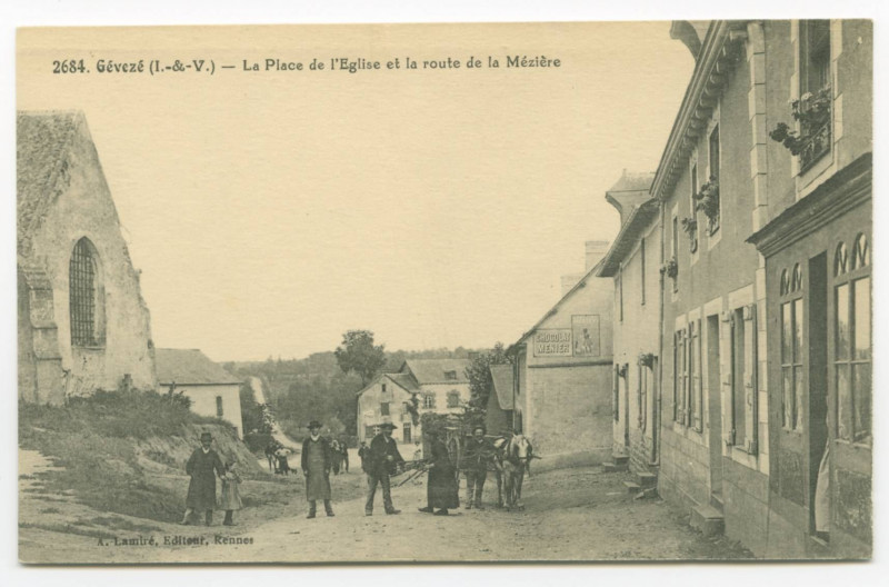Carte postale ancienne 2684. Gévezé (I.-et-V.) - La Place de l'Eglise et la route de la Mézière.