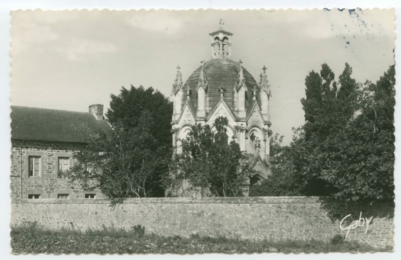 Carte postale ancienne La Chapelle Level à la Gouesnière, sépulture de Mr et Mme Level, propriétaire du Château de Bonaban (notes au verso).